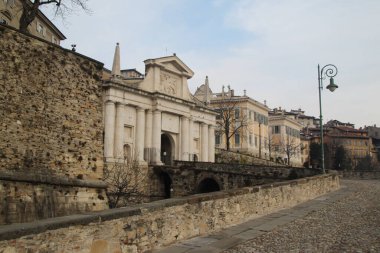 Porta San Giacomo porta di accesso dalle mura venete alla citt alta di Bergamo, venne costruita nel 1592,  la sola in marmo bianco rosato della cava di Zandobbio (Bg) in Val Cavallina. clipart