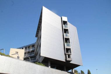 Modern mimari, yarım daire bina