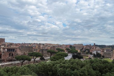 Roma - Fori Imperiali, genel bakış, arkaplanda Colosseum