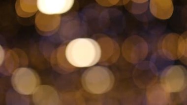 Bokeh, soyut noel dokusu, mor bokeh parçacıkları ve koyu arkaplanda gölgeler