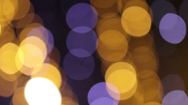 Bokeh, soyut noel dokusu, mor bokeh parçacıkları ve koyu arkaplanda gölgeler