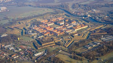 Terezin 'in havadan görünüşü, İkinci Dünya Savaşı toplama kampı olarak bilinen güçlendirilmiş bir kasaba.