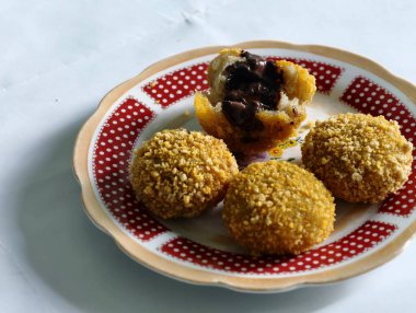 Atıştırmalık çikolatalı makarna keki.