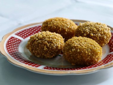 Atıştırmalık çikolatalı makarna keki.