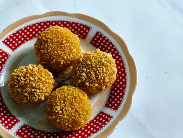 Atıştırmalık çikolatalı makarna keki.