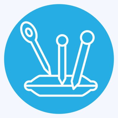 Simge iğnesi. Dikiş sembolüyle ilgili. Mavi gözlü. Basit tasarım çizimi