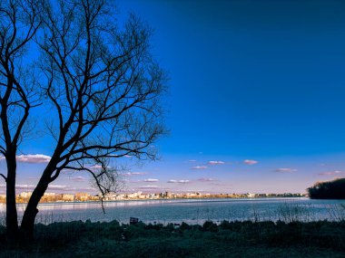 Şehrin kıyısında barış