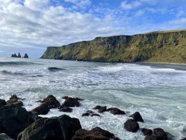 İzlanda güzel doğa ve okyanusu korur. 
