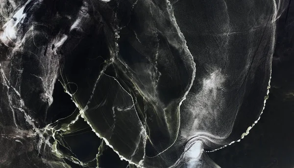 アルコールインク抽象暗い背景 水に黒いアクリル絵具 大理石の質感 — ストック写真