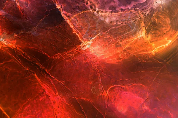 アルコールインク抽象的な赤の背景 水にアクリル絵具を対比させる 大理石の質感 — ストック写真