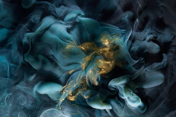 エメラルド輝く抽象的な背景 豪華な金の煙 アクリル塗料水中爆発 宇宙渦巻くアクアマリンインク — ストック写真