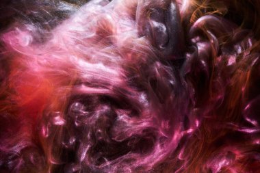 Kırmızı mürekkebin karşıtlığı soyut arkaplan. Parfüm, nargile ve kozmetik ürünleri için çok renkli akrilik boya arka planı. Gizemli duman bulutları, renkli sis