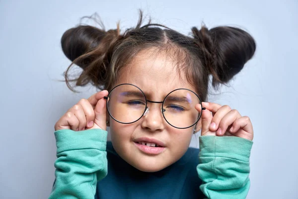 Caucasian Little Girl Wearing Glasses Squinting While Looking Camera Isolated — Stock Photo, Image