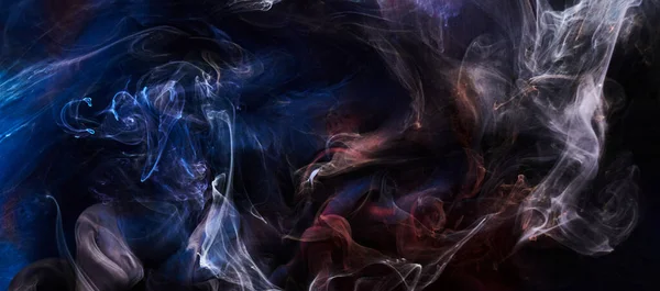 蓝色红墨水的抽象背景 用于香水 化妆品的丙烯酸涂料背景 神秘的烟云 五彩斑斓的雾 — 图库照片