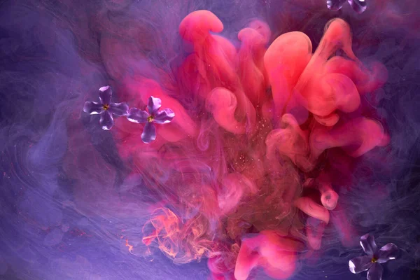 Streszczenie Fioletowy Różowy Tło Kwiatami Farbami Wodzie Tło Dla Perfum — Zdjęcie stockowe