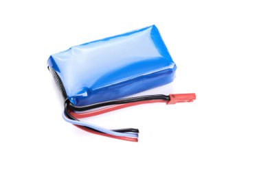 Beyaz arkaplanda izole edilmiş yeni lityum bataryası