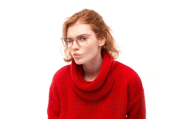 Redhead Young Woman Wearing Glasses Squinting While Looking Camera Isolated — Stock Photo, Image