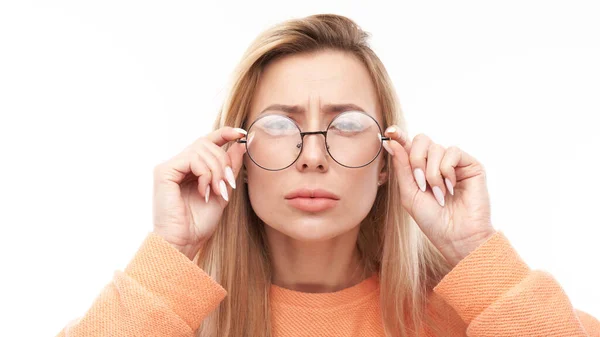 Blonde Young Woman Wearing Glasses Squinting While Looking Camera Isolated — Stock Photo, Image