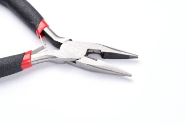 Kerpeten beyaz arka planda izole edilmiş. Tamir, inşaat ve bakım için el aracı