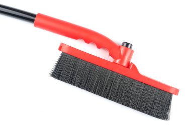 Araba kazıyıcı fırça ön camdan kar temizlemek için, beyaz arkaplanda izole edilmiş buzu kaldırın