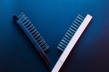 Siyah arkaplanda izole edilmiş öğütme, cilalama ve temizleme metali için bir başlık seti, inşaat malzemeleri