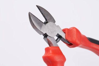 Kerpeten beyaz arka planda izole edilmiş. Tamir, inşaat ve bakım için el aracı