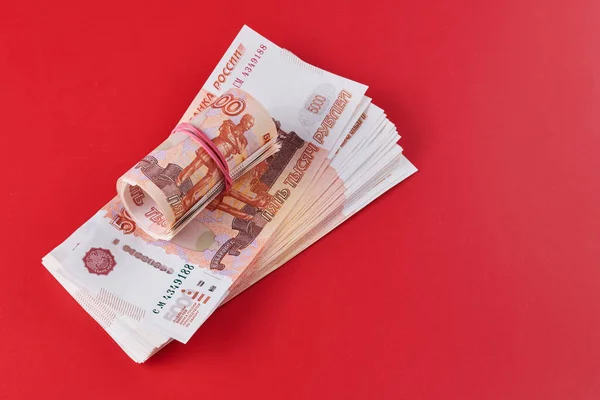 Российские Рубли Пять Тысяч Банкнот Связка Денег Красной Лентой Красном — стоковое фото