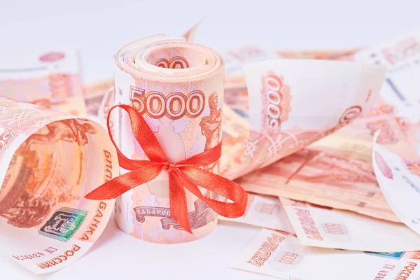 Rublos Rusos Cinco Mil Billetes Paquete Dinero Con Cinta Roja —  Fotos de Stock