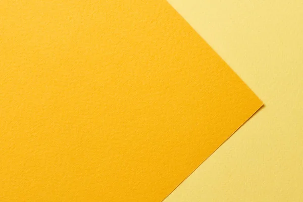 ラフなクラフト紙の背景 紙の質感黄色の異なる色合い テキストのコピースペースを持つモックアップ — ストック写真