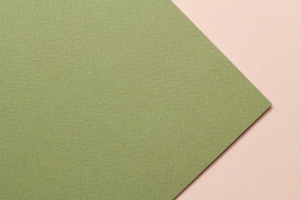 ラフなクラフト紙の背景 紙の質感ベージュ緑の色 テキストのコピースペースを持つモックアップ — ストック写真