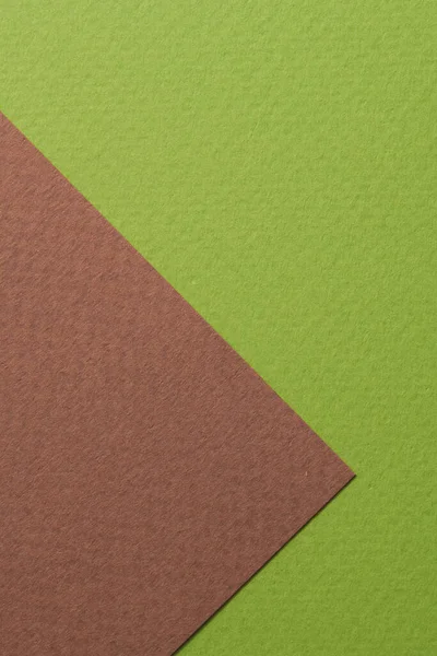 ラフなクラフト紙の背景 紙の質感茶色の緑の色 テキストのコピースペースを持つモックアップ — ストック写真