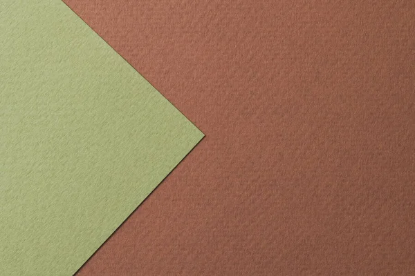 ラフなクラフト紙の背景 紙の質感茶色の緑の色 テキストのコピースペースを持つモックアップ — ストック写真