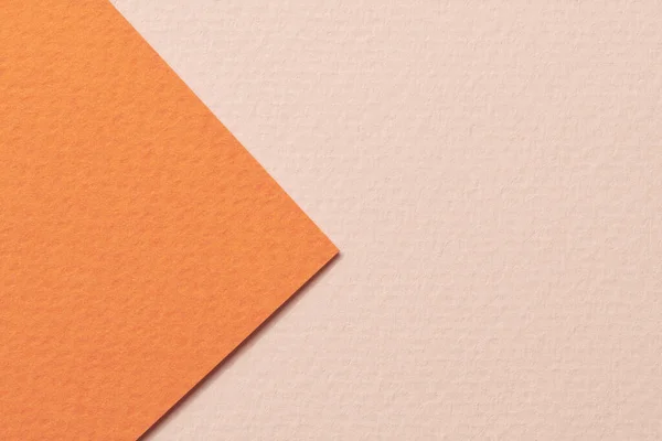 ラフなクラフト紙の背景 紙の質感オレンジベージュの色 テキストのコピースペースを持つモックアップ — ストック写真