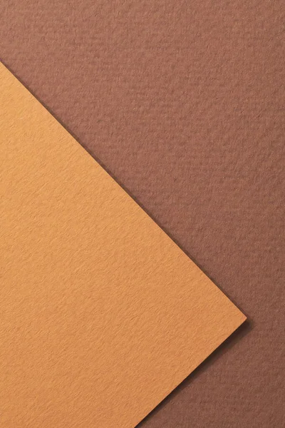 ラフなクラフト紙の背景 紙の質感茶色の異なる色合い テキストのコピースペースを持つモックアップ — ストック写真