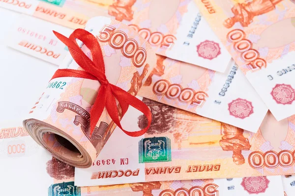 Russische Roebel Vijfduizend Bankbiljetten Bundel Geld Met Rood Lint Witte — Stockfoto