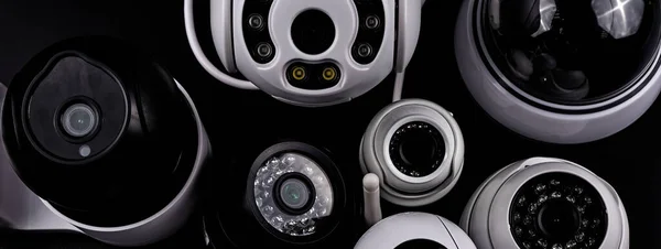 Überwachungskameras Verschiedene Videokameras Videokameras Isoliert Auf Schwarzem Hintergrund Großaufnahme Konzept — Stockfoto