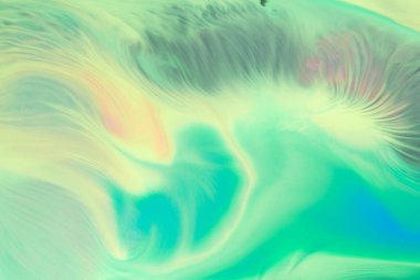 Yaratıcı arkaplan yeşil renklerin açık karışımı. Soyut resim baskısı, suluboya lekeleri ve lekeler, alkol akışı.