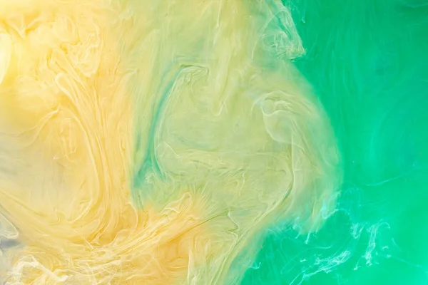富有创意的背景液体艺术 对比油漆污迹和污迹 黄绿色酒精墨水 — 图库照片