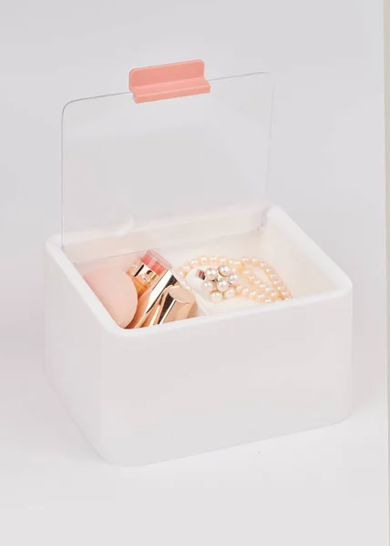 Branco Novo Organizador Plástico Para Cosméticos Preenchidos Com Produtos Maquiagem — Fotografia de Stock