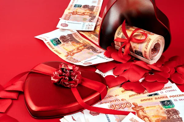 Rublos Rusos Sobre Fondo Rojo Paquete Cinco Mil Billetes Con — Foto de Stock