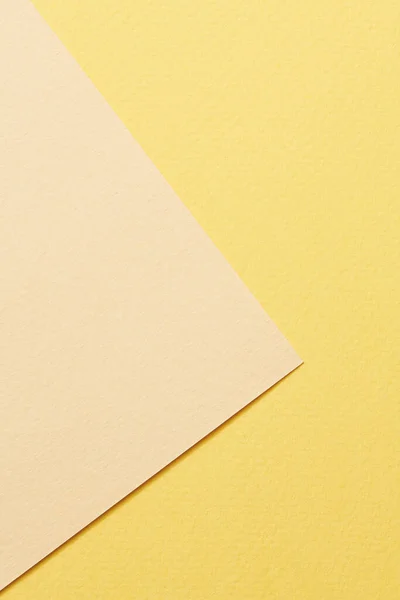 ラフなクラフト紙の背景 紙の質感黄色ベージュ色 テキストのコピースペースを持つモックアップ — ストック写真