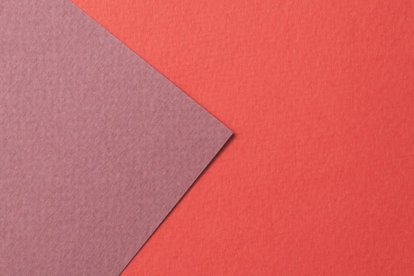 ラフなクラフト紙の背景 紙の質感は赤の異なる色合い テキストのコピースペースを持つモックアップ — ストック写真
