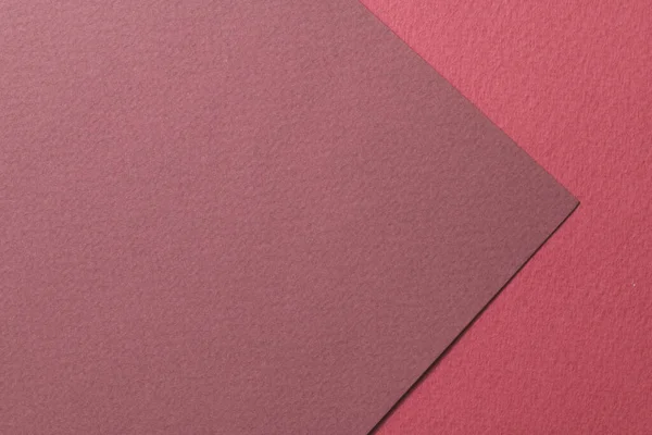 ラフなクラフト紙の背景 紙の質感は赤の異なる色合い テキストのコピースペースを持つモックアップ — ストック写真