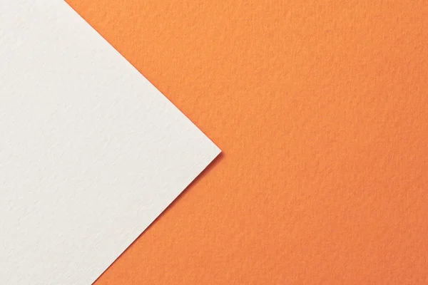ラフなクラフト紙の背景 紙の質感オレンジ白の色 テキストのコピースペースを持つモックアップ — ストック写真