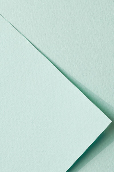 Грубый крафт бумаги кусочки фона, геометрическая монохромная бумага текстура мятный цвет. Макет с пространством для копирования текста