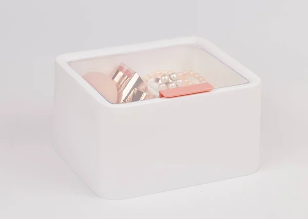 Branco Novo Organizador Plástico Para Cosméticos Preenchidos Com Produtos Maquiagem — Fotografia de Stock