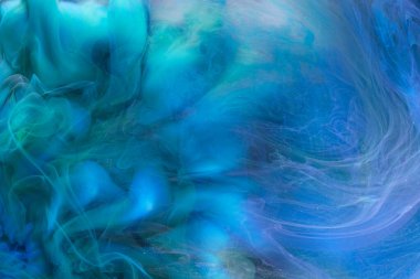 Mavi renkli soyut duman arka planı. Alkol mürekkebi, yaratıcı sıvı sanat ile fotokopi alanını karıştır. Su altında akrilik boya dalgaları