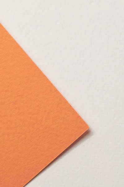 ラフなクラフト紙の背景 紙の質感オレンジ白の色 テキストのコピースペースを持つモックアップ — ストック写真