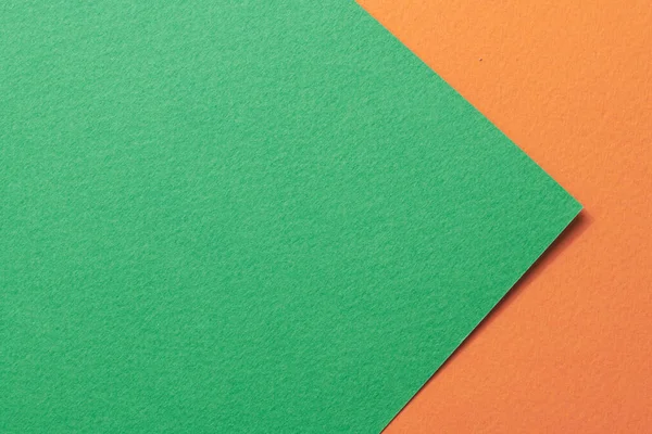 ラフなクラフト紙の背景 紙の質感オレンジ緑の色 テキストのコピースペースを持つモックアップ — ストック写真