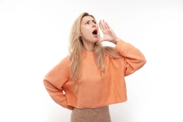 Portrait Blond Young Woman Screaming Her Palms White Studio Background — Stock Photo, Image